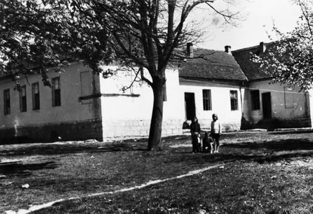 Школа из 1898. године